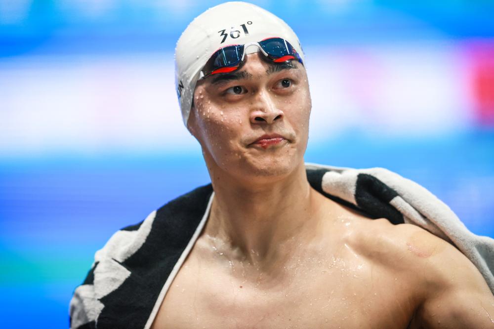 中均保持了